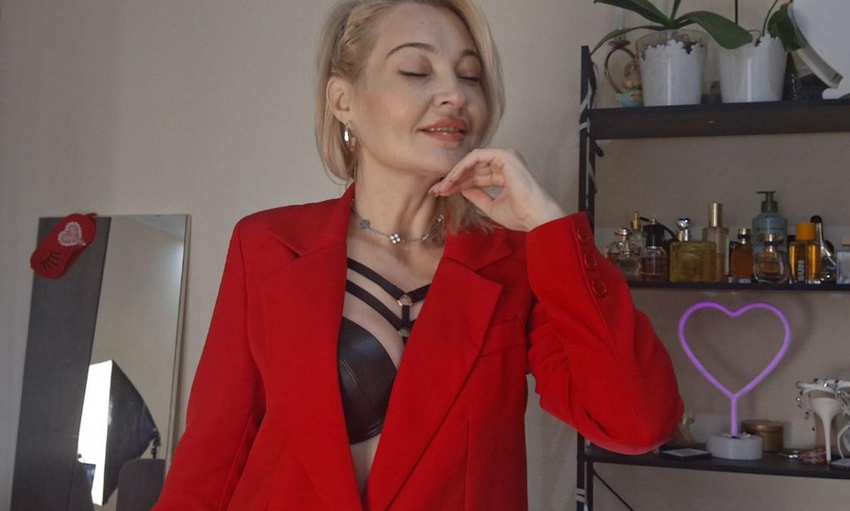 Webcam chat profile for TinaMilstar: Leather