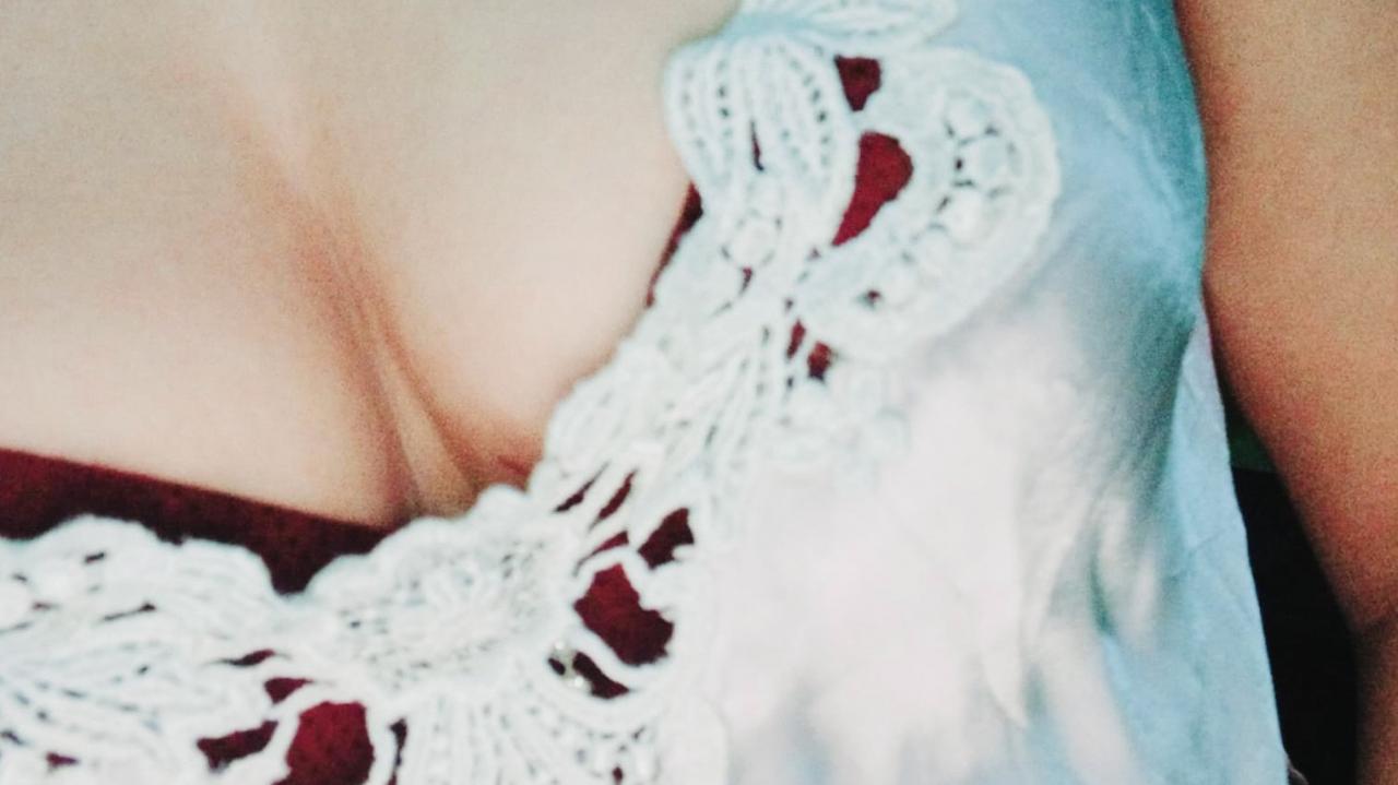 Webcam chat profile for YummyLilHottie: Strip-tease