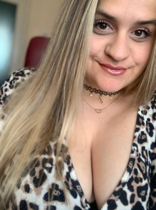 Webcam chat profile for LanaKiss: Cooking