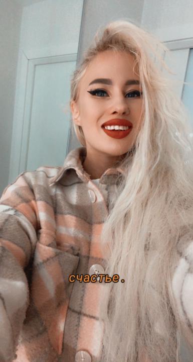 Webcam chat profile for Ramona: Nails