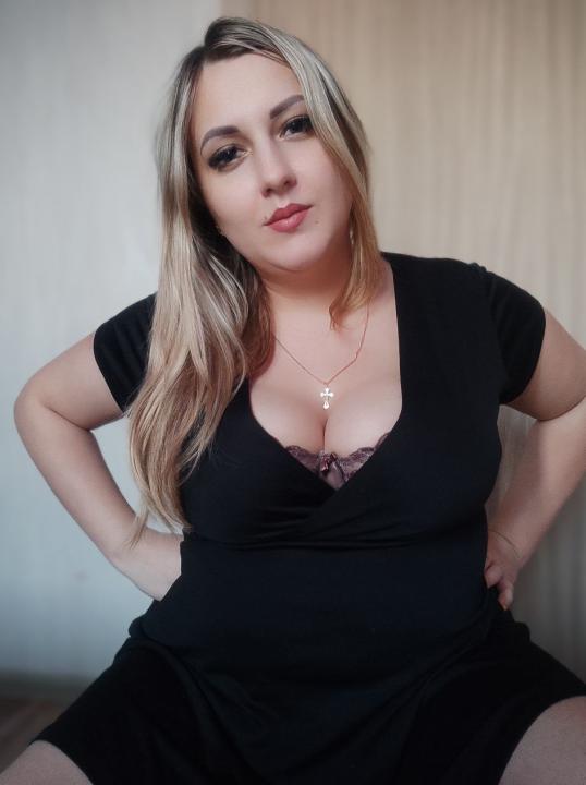 Webcam chat profile for BlondMilf