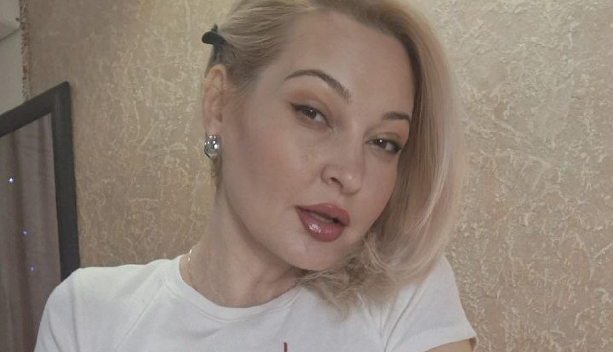 Webcam chat profile for TinaMilstar: Leather