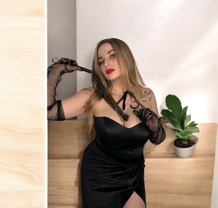 Webcam chat profile for BeautyCherries8: Bondage & discipline