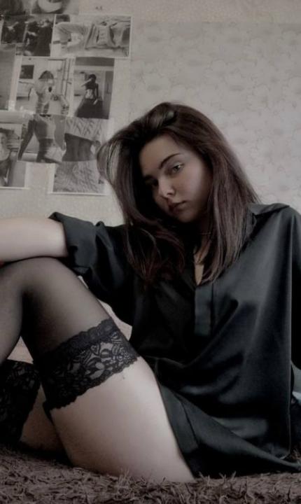 Webcam chat profile for HotQueen: Leather
