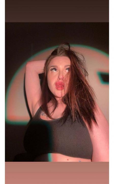 Webcam chat profile for AnneAnderson: Nails