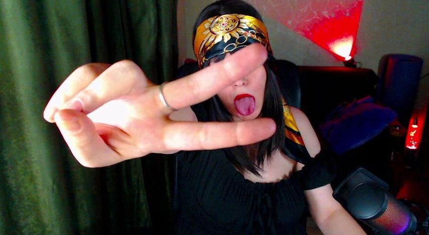 Webcam chat profile for Lucywmiller: Outfits