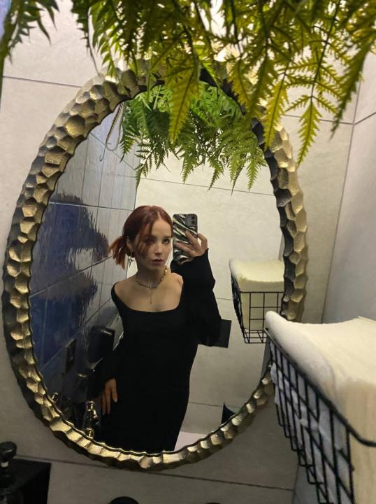 Webcam chat profile for ElizabethA: Ask about my Hobbies