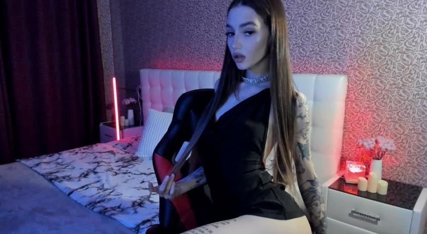 Webcam chat profile for SophieKiss: Leather