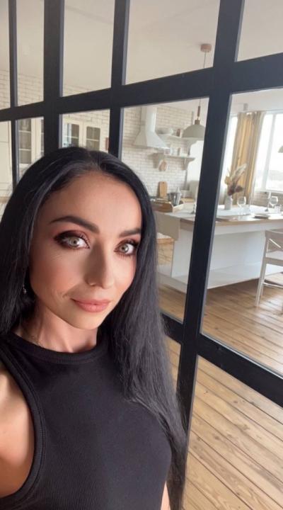 Webcam chat profile for Ve3ronica: Ask about my Hobbies