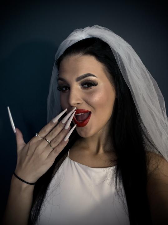 Webcam chat profile for LeaNoire: Dominatrix