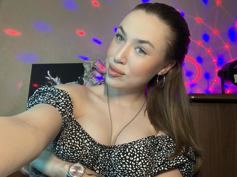 Webcam chat profile for yourstrawberry: Latex & rubber