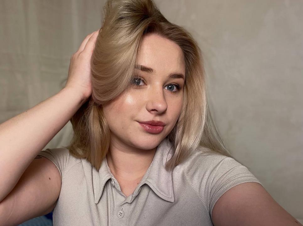 Webcam chat profile for Arisseli: Ask about my Hobbies