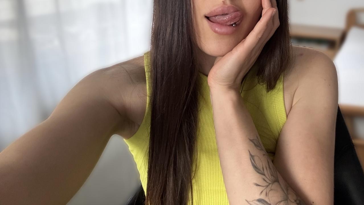 Webcam chat profile for SweetTi: Dancing