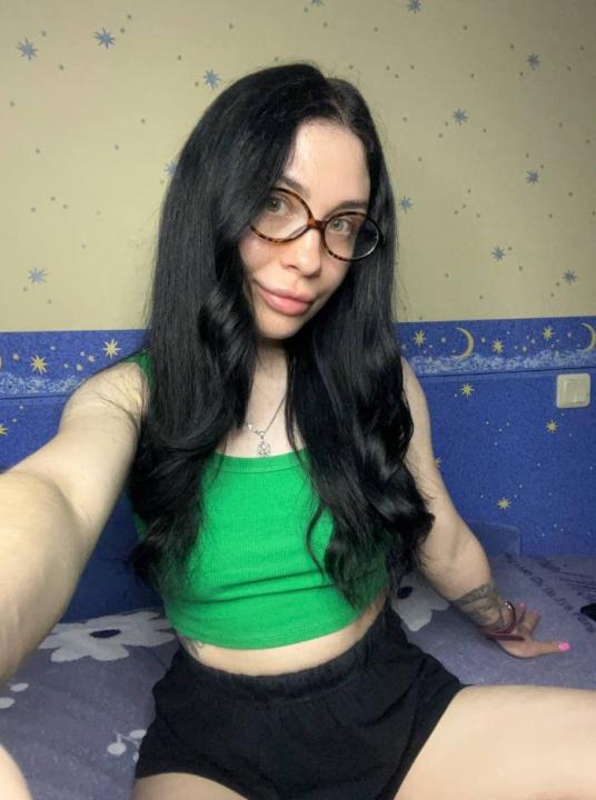 Webcam chat profile for AliVibes