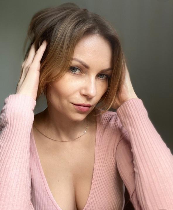 Webcam chat profile for LittleFoxyy: Outdoor Activities