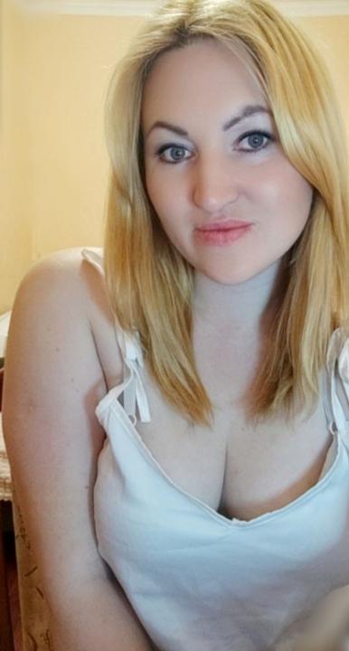 Webcam chat profile for ZarinaSweet