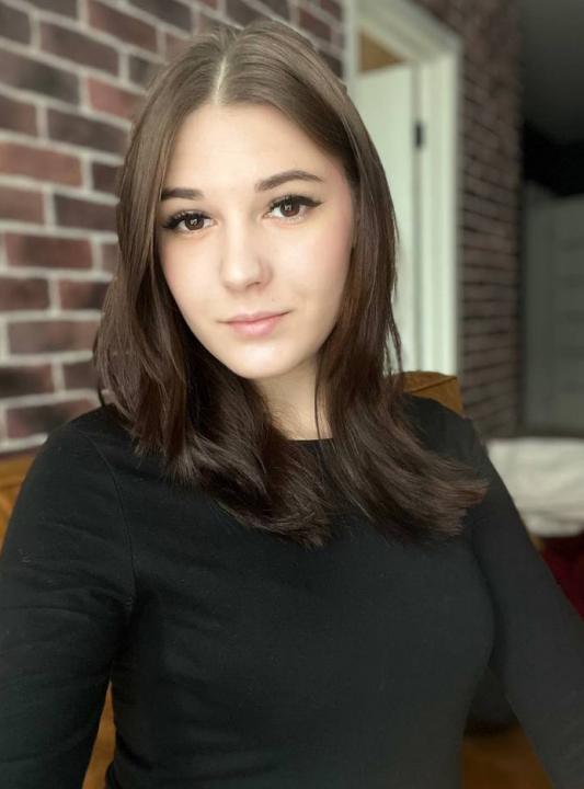 Webcam chat profile for Lintaniya: Ask about my Hobbies