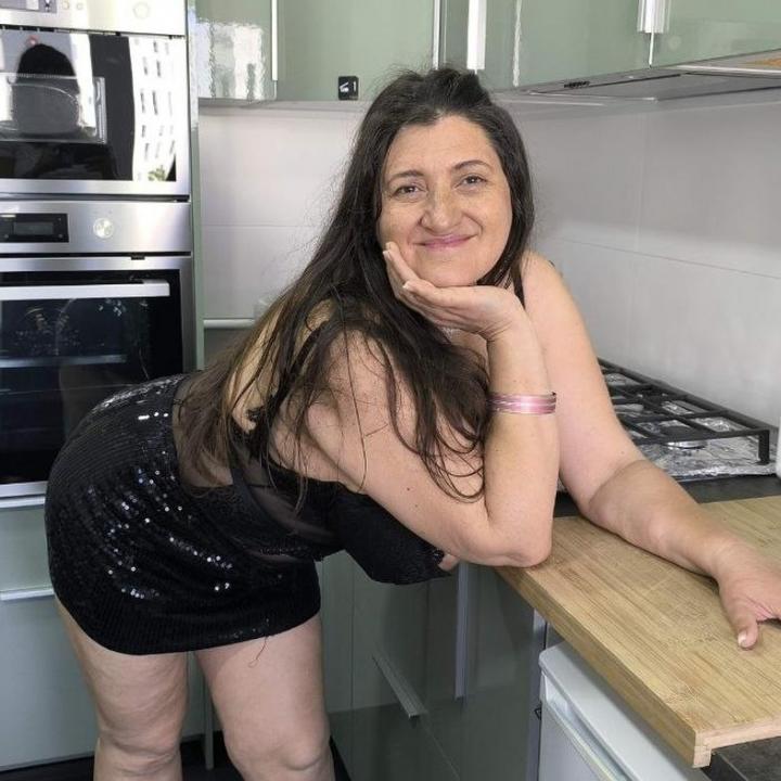 Webcam chat profile for SophiaBliss: Nipple play
