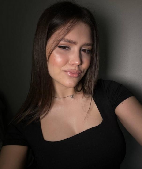 Webcam chat profile for MagicAriela: Dancing