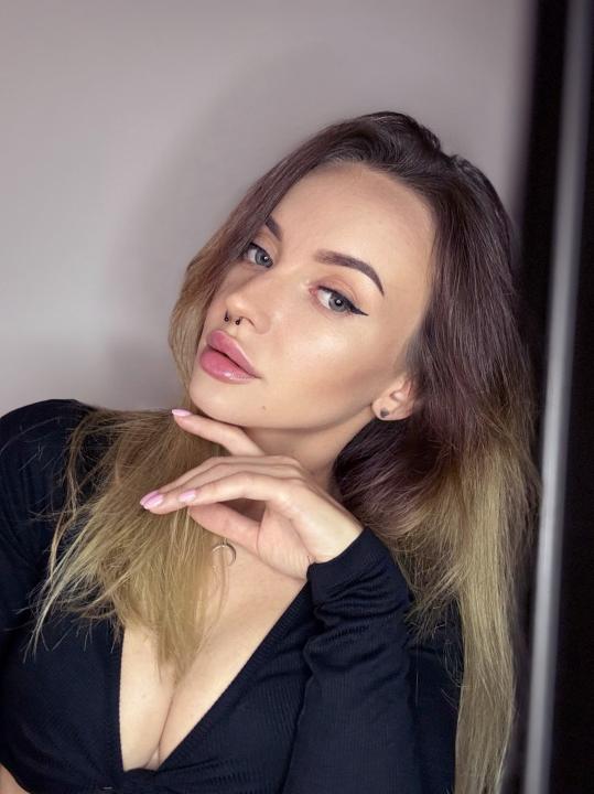 Webcam chat profile for UnicornLaugh: Lingerie & stockings