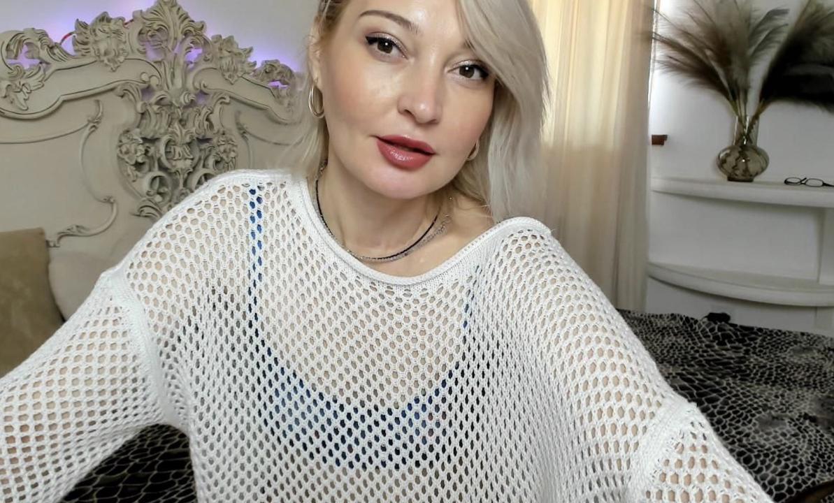 Webcam chat profile for TinaMilstar: Bondage & discipline