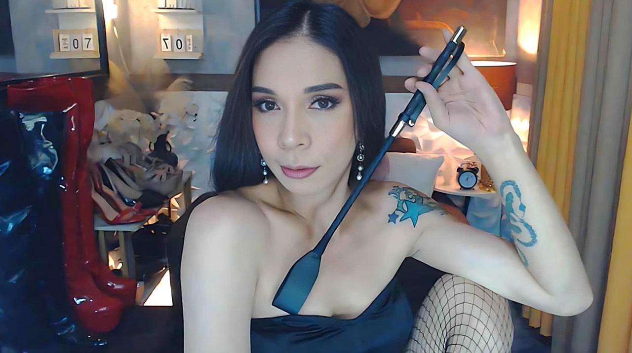 Webcam chat profile for CELINAFOX: Dominatrix