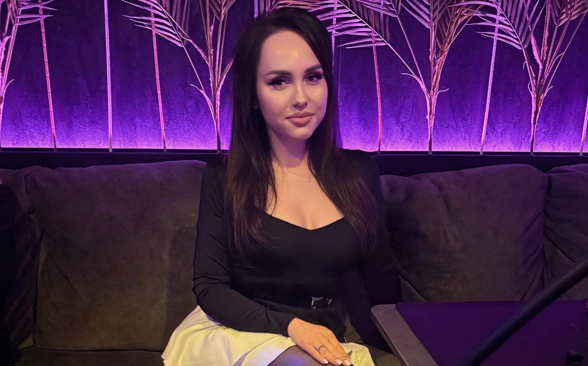 Webcam chat profile for MissCherryLady: Travel
