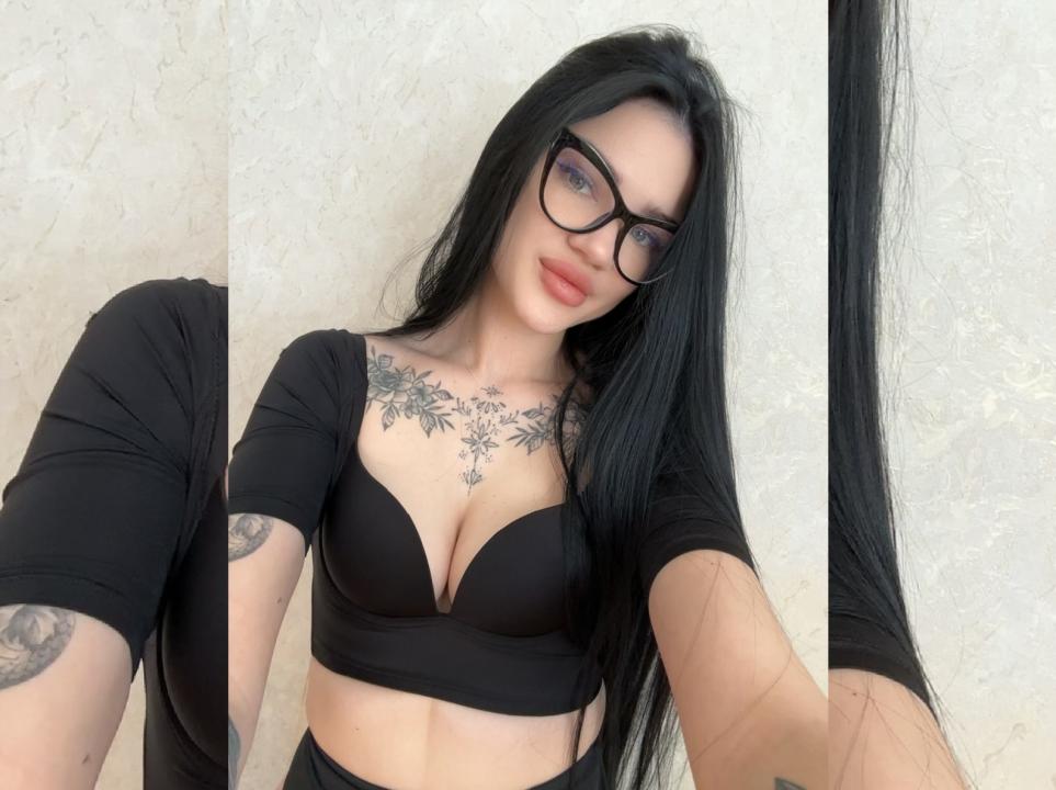 Webcam chat profile for AngelRina: Leather