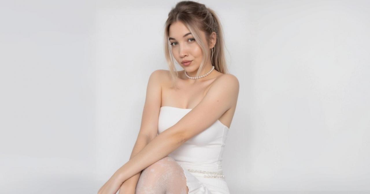 Webcam chat profile for EvaMilon: Leather