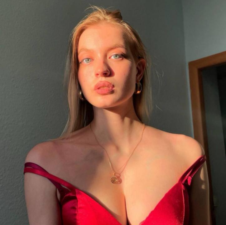 Webcam chat profile for AphroditeWOW