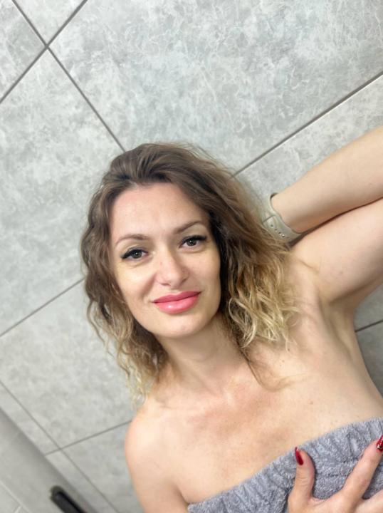 Webcam chat profile for MissLinaLina: Travel