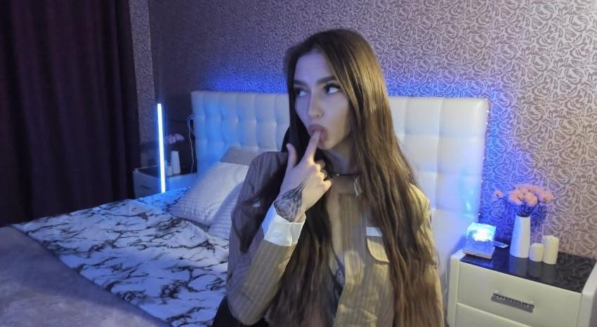 Webcam chat profile for SophieKiss: Leather