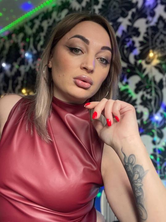 Webcam chat profile for Willow: Ask about my Hobbies