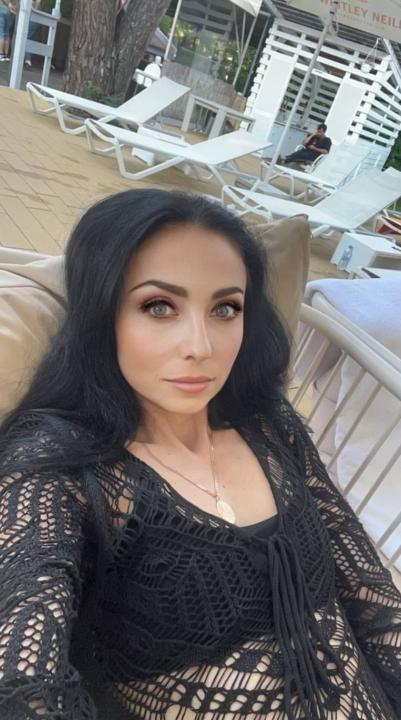 Webcam chat profile for Ve3ronica: Ask about my Hobbies