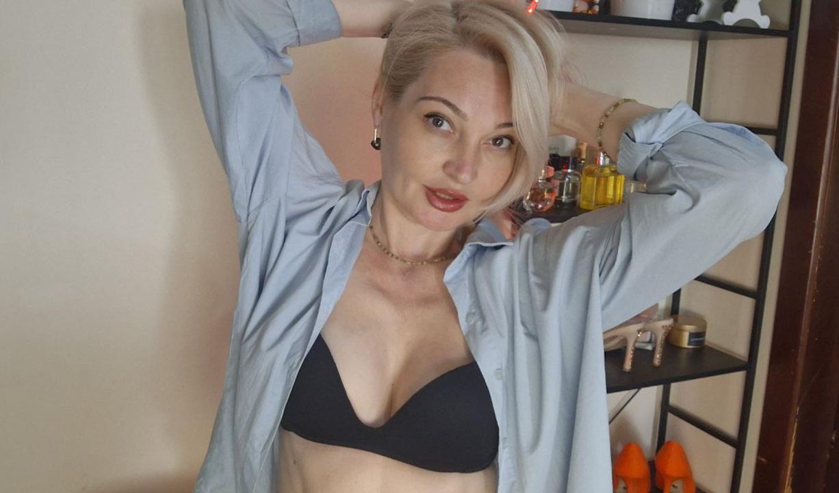 Webcam chat profile for TinaMilstar: Bondage & discipline
