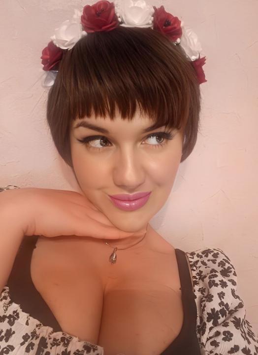 Webcam chat profile for MoonlitSiren