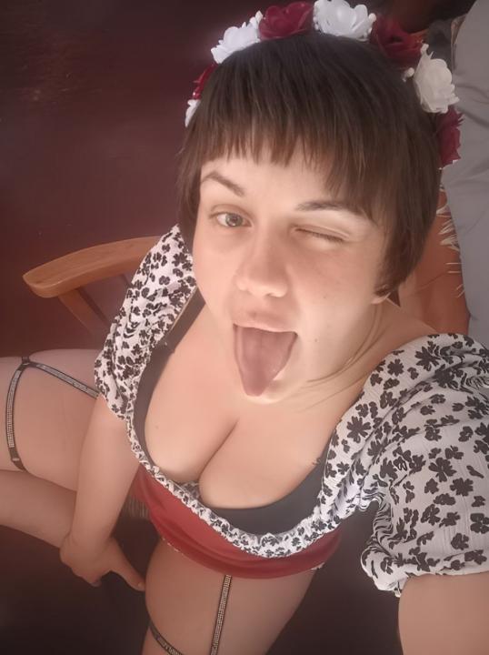 Webcam chat profile for MoonlitSiren