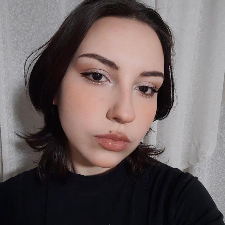 Webcam chat profile for 1LookLove