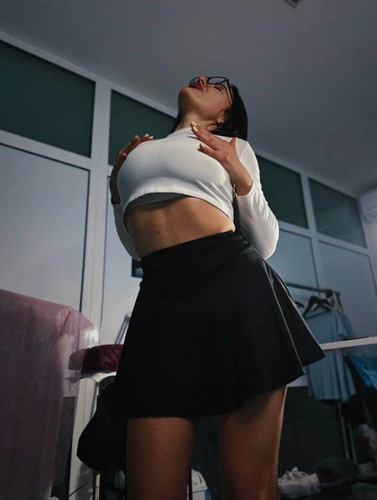Webcam chat profile for sexy0and018hot
