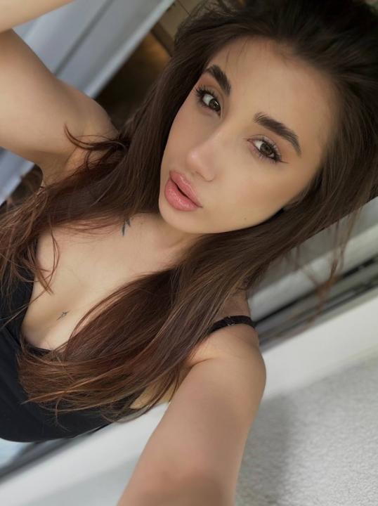 Webcam chat profile for Lumina: Ask about my Hobbies