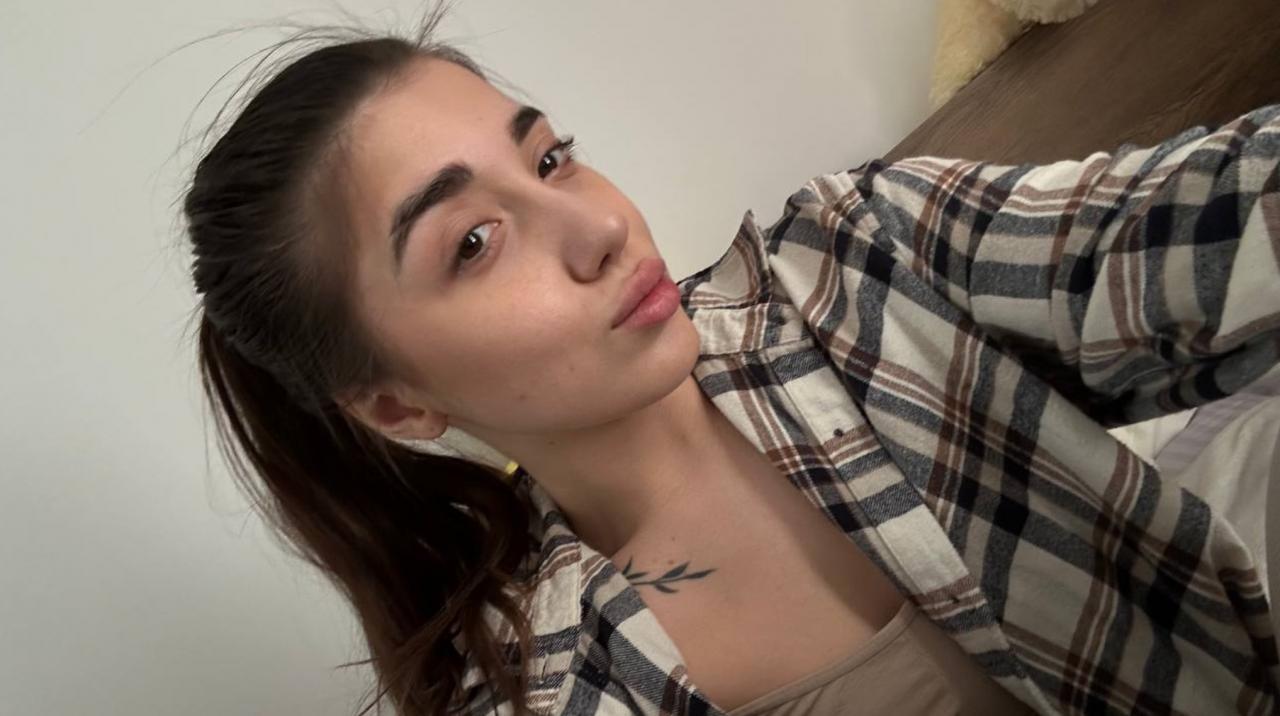 Webcam chat profile for Lumina: Ask about my Hobbies