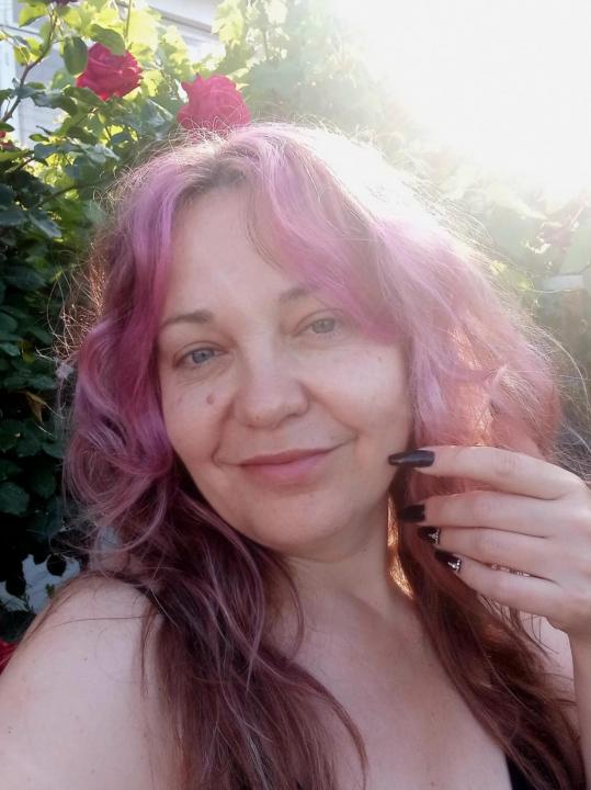 Webcam chat profile for PerlaAmber: Nails