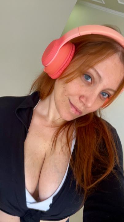 Webcam chat profile for Gabbyamaral: Exercise