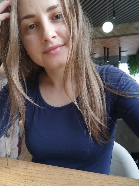 Webcam chat profile for Kamilla18: Nails