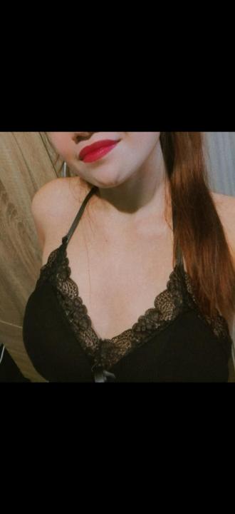 Webcam chat profile for xLilSweetPussyx: Strip-tease