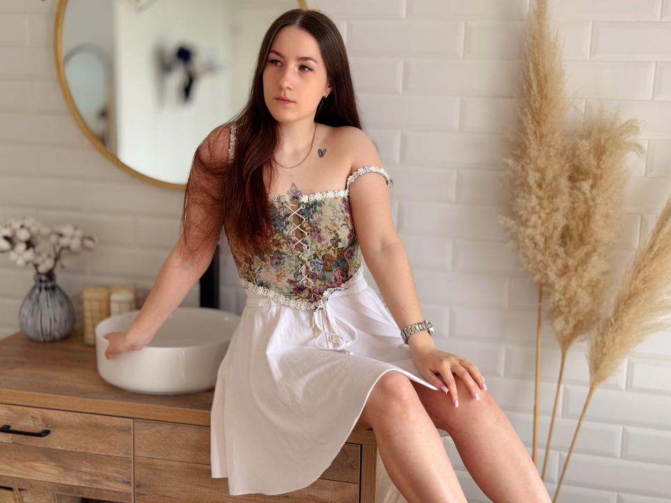 Webcam chat profile for SweetCookies: Legs, feet & shoes