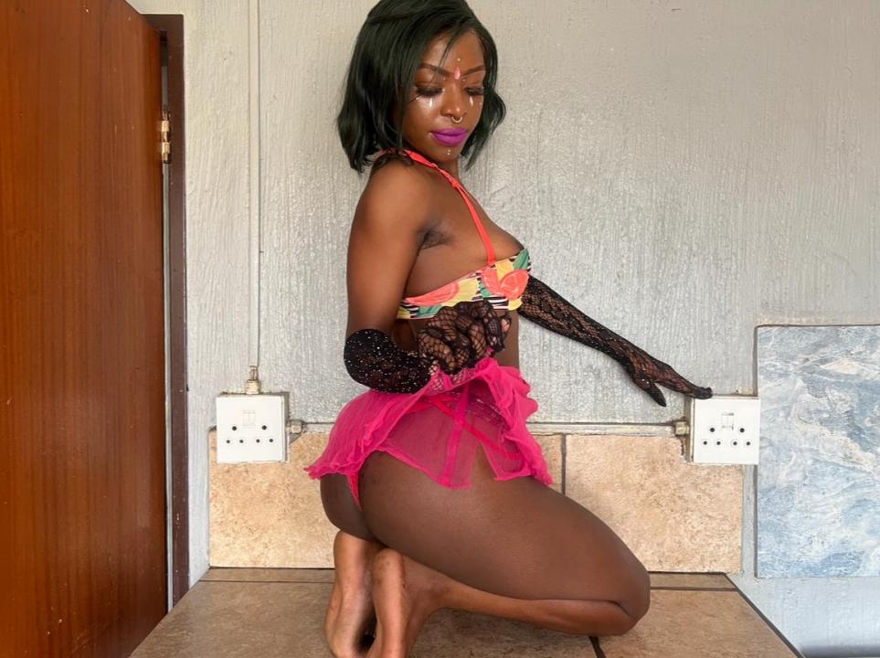 Webcam chat profile for ChocolateBunny: Legs, feet & shoes