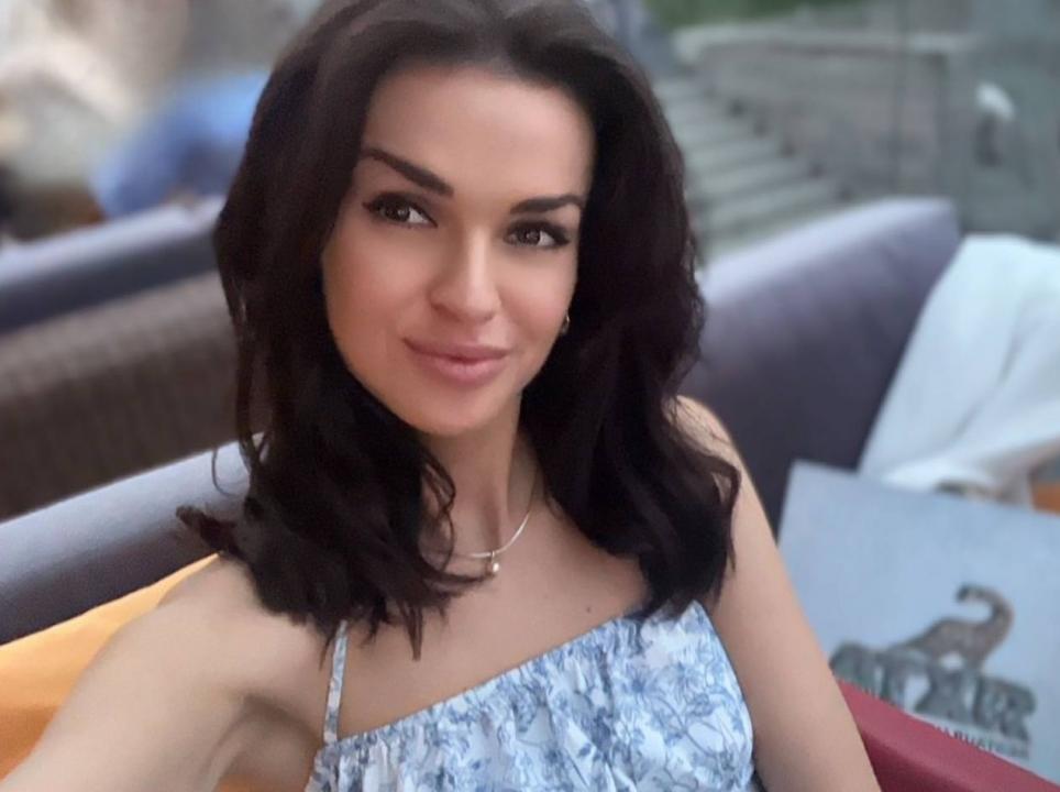 Webcam chat profile for Leticerin: Ask about my Hobbies