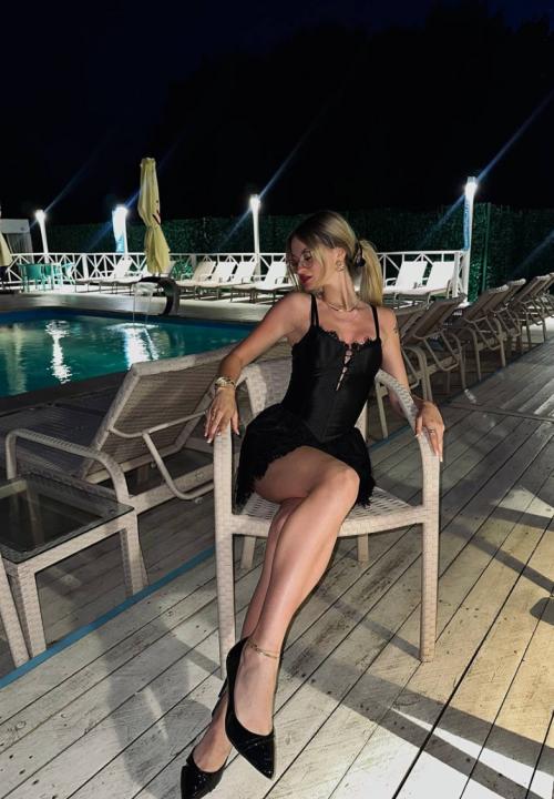Webcam chat profile for Lunna: Ask about my Hobbies