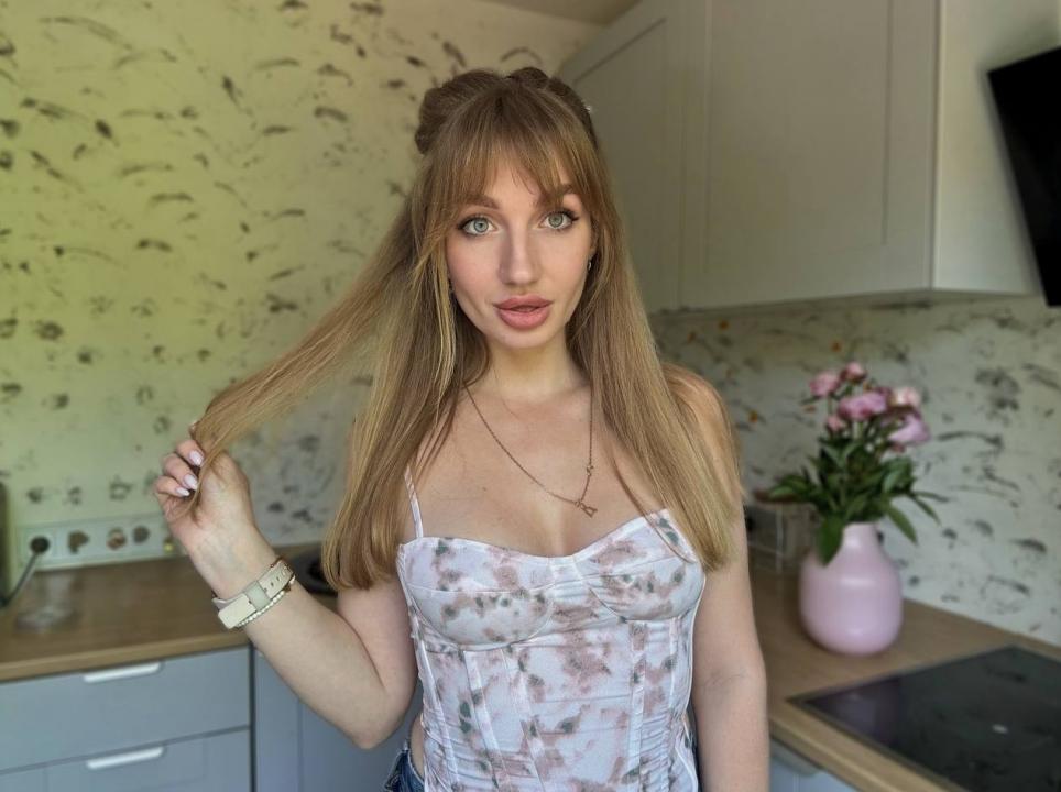 Webcam chat profile for KetiaRan: Ask about my Hobbies